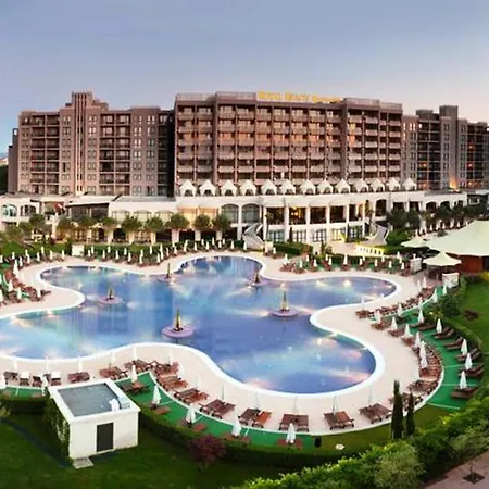 Apartment Menada In Royal