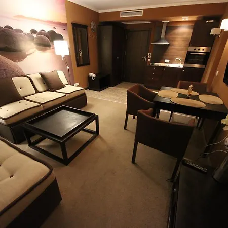 Menada In Royal Apartment Slantschew brjag