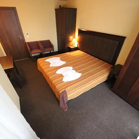 Menada In Royal Apartment Slantschew brjag