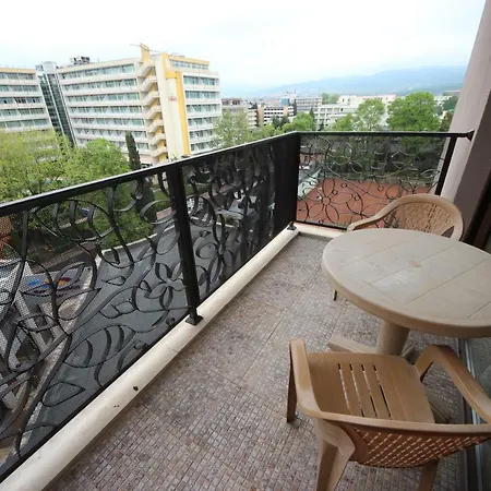 Menada In Royal Slantschew brjag