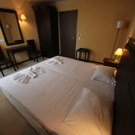 Menada In Royal Apartment *