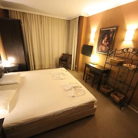 Menada In Royal Apartment *