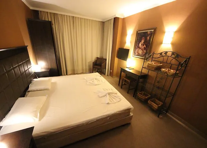 Menada In Royal Appartement *