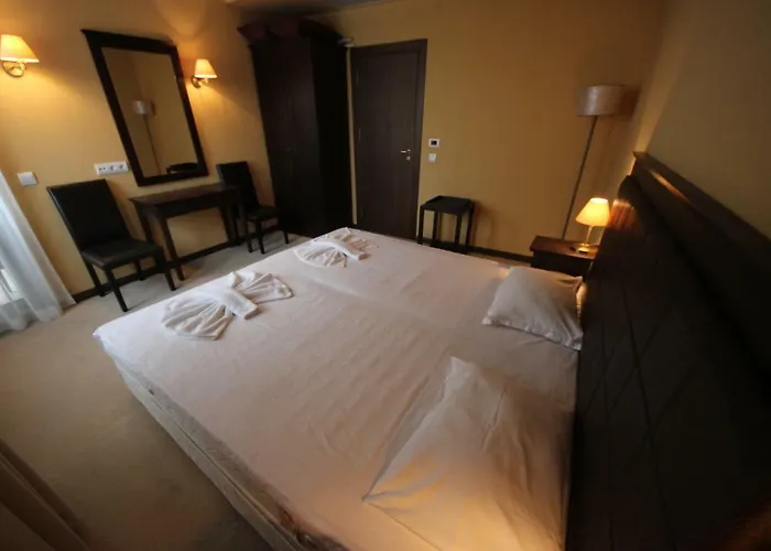 Menada In Royal Appartement *